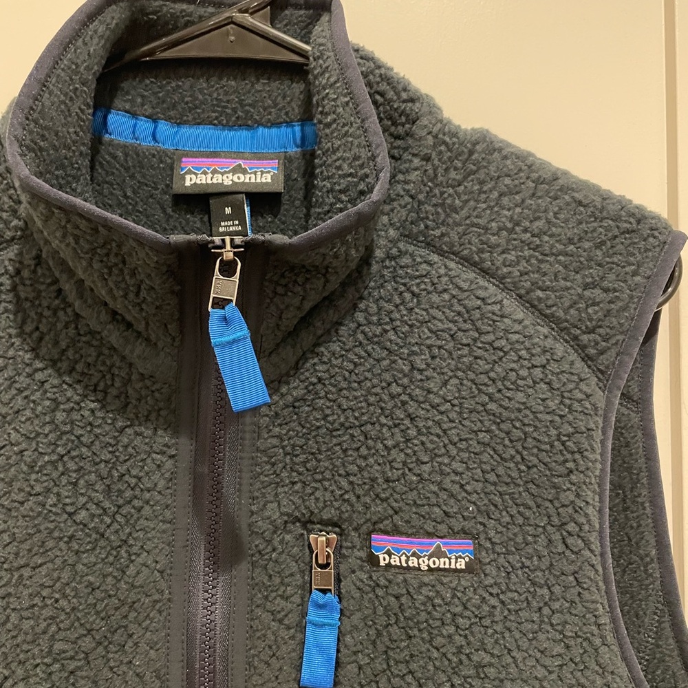 Men’s Patagonia Black Fleece Vest - Picture 2 of 5